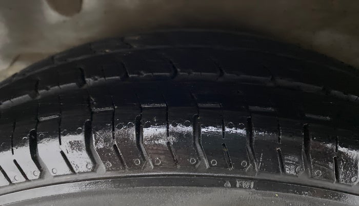 2015 Hyundai i10 MAGNA 1.1 IRDE2, Petrol, Manual, 78,241 km, Right Rear Tyre Tread