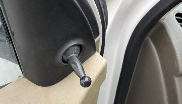 2015 Hyundai i10 MAGNA 1.1 IRDE2, Petrol, Manual, 78,241 km, Left rear-view mirror - ORVM knob broken and not working