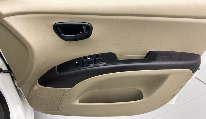 2015 Hyundai i10 MAGNA 1.1 IRDE2, Petrol, Manual, 78,241 km, Driver Side Door Panels Control