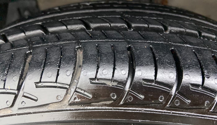 2014 Maruti Swift ZDI, Diesel, Manual, 85,173 km, Left Front Tyre Tread