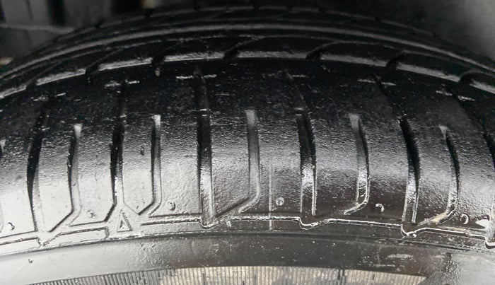 2014 Maruti Swift ZDI, Diesel, Manual, 85,173 km, Right Rear Tyre Tread