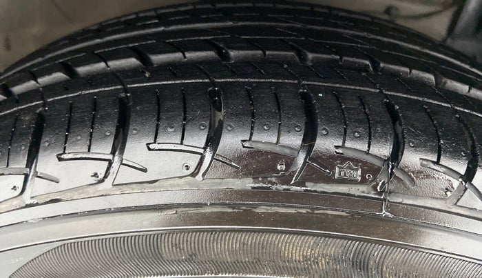 2014 Maruti Swift ZDI, Diesel, Manual, 85,173 km, Right Front Tyre Tread