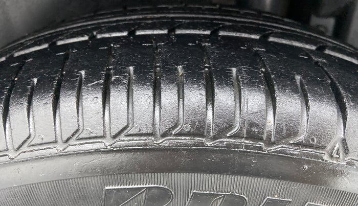 2014 Maruti Swift ZDI, Diesel, Manual, 85,173 km, Left Rear Tyre Tread