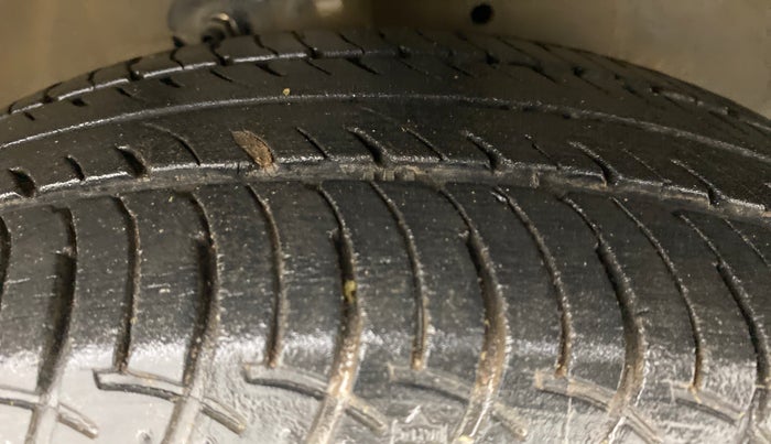 2014 Maruti Celerio VXI, Petrol, Manual, 35,620 km, Right Front Tyre Tread