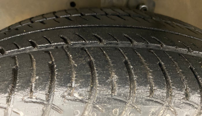 2014 Maruti Celerio VXI, Petrol, Manual, 35,620 km, Left Front Tyre Tread