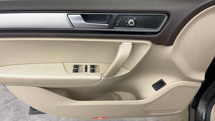 Volkswagen Touareg-Driver Side Door Panels Controls
