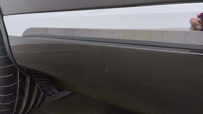 Volkswagen Touareg-Door  RHS Rear Door Minor Scratches