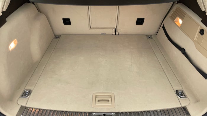 Volkswagen Touareg-Boot Inside View