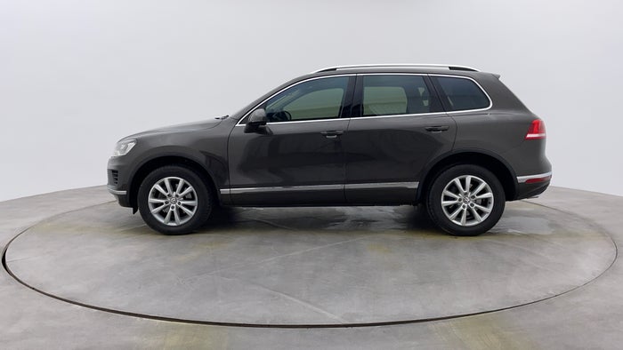 Volkswagen Touareg-Left Side View