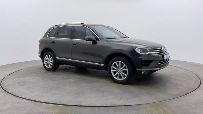 Volkswagen Touareg-Right Front Diagonal (45- Degree) View