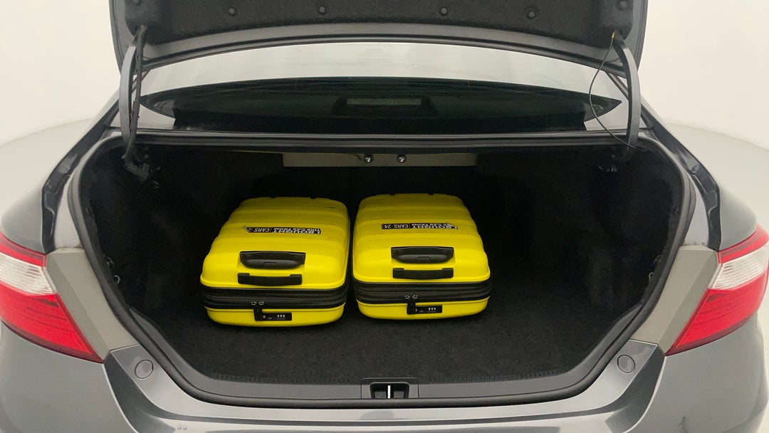 2017 Toyota Camry Rz S.e., Automatic, 41095 km, Boot Inside View with Luggage