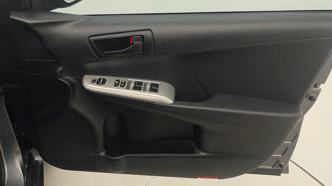 2017 Toyota Camry Rz S.e., Automatic, 41095 km, Speaker View