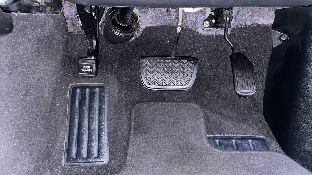 2017 Toyota Camry Rz S.e., Automatic, 41095 km, Pedals and Footmat