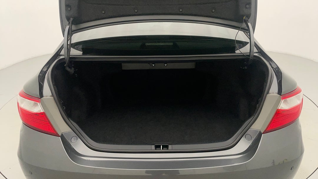 2017 Toyota Camry Rz S.e., Automatic, 41095 km, Boot Inside View