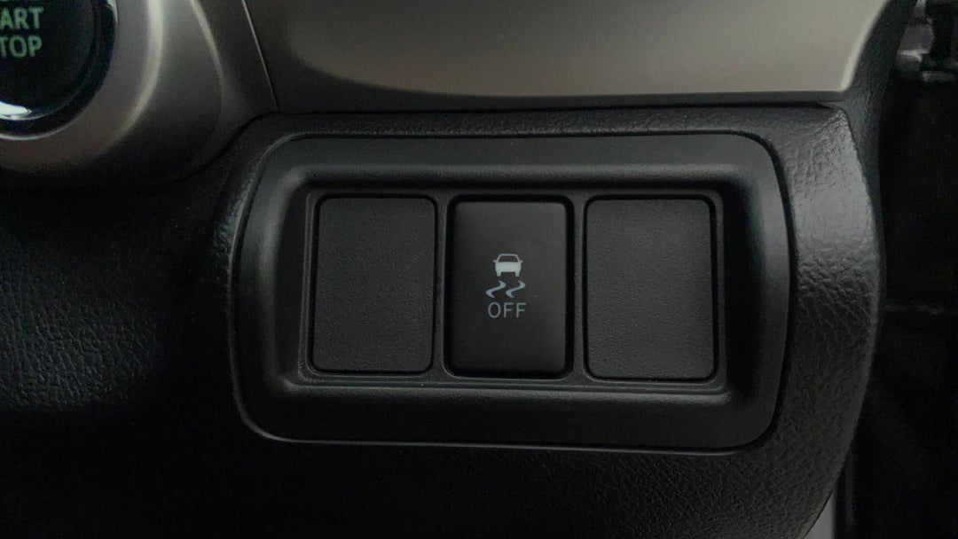 2017 Toyota Camry Rz S.e., Automatic, 41095 km, Utility Switches/Buttons