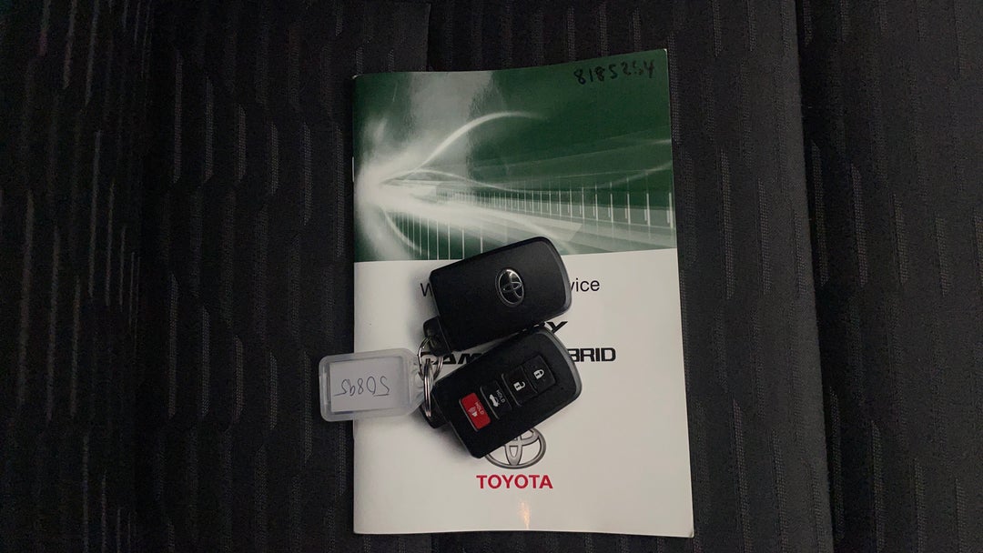 2017 Toyota Camry Rz S.e., Automatic, 41095 km, Key Close-up