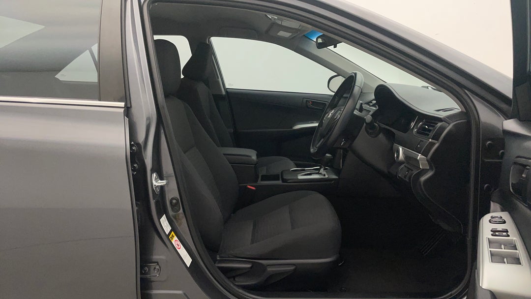 2017 Toyota Camry Rz S.e., Automatic, 41095 km, Right Side Front Door Cabin View