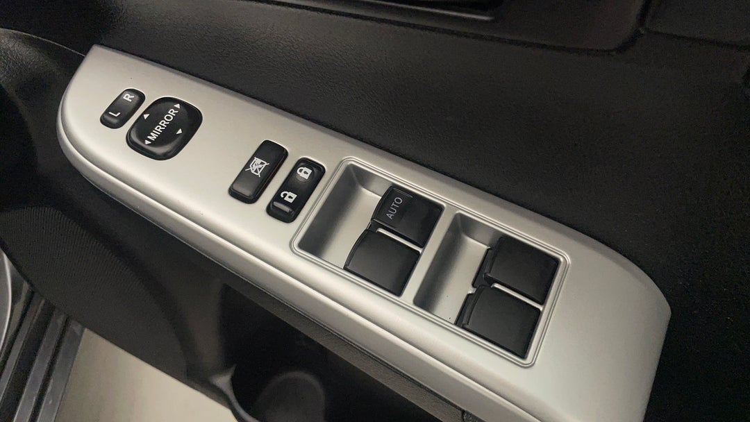 2017 Toyota Camry Rz S.e., Automatic, 41095 km, Drivers Side Door Panel Controls