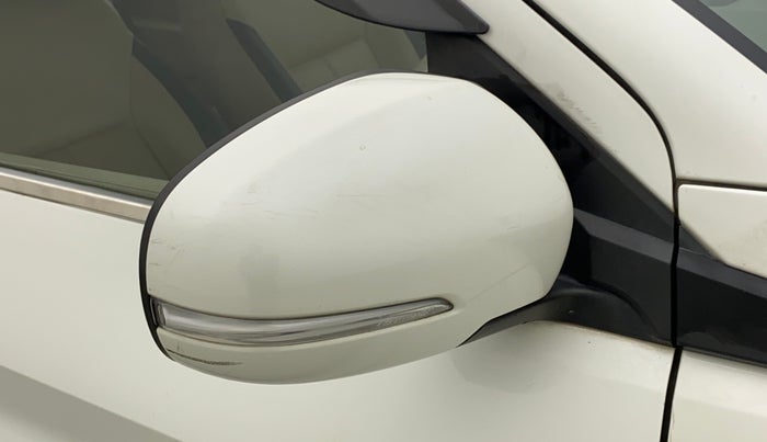 2019 Maruti Ertiga ZXI AT SHVS, Petrol, Automatic, 33,340 km, Right rear-view mirror - ORVM switch has minor damage