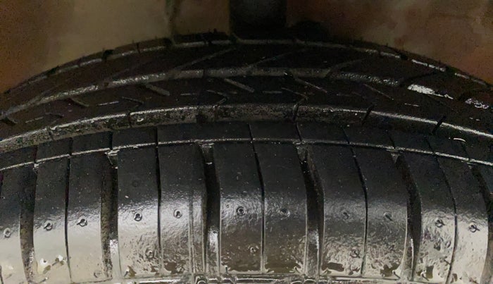 2010 Maruti Ritz VXI, Petrol, Manual, 29,768 km, Right Front Tyre Tread