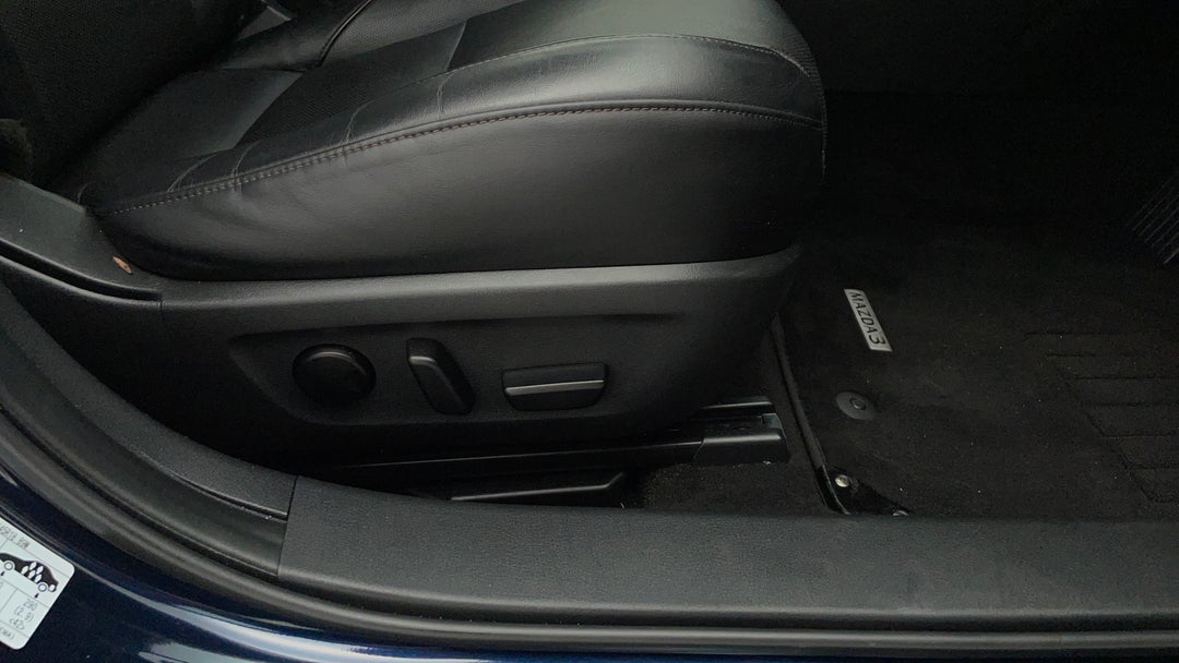 2019 Mazda 3 G25 Gt, Automatic, 22272 km, Drivers Side Adjustment Panel