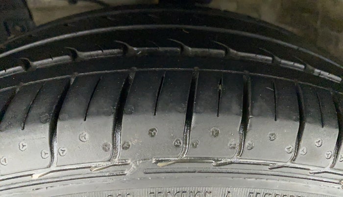 2016 Maruti Ciaz ZXI AMT, Petrol, Automatic, 96,614 km, Left Front Tyre Tread