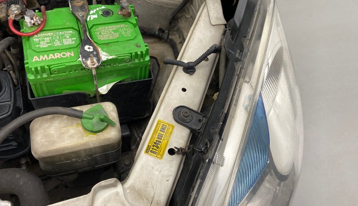 2012 Maruti Wagon R 1.0 VXI, Petrol, Manual, 1,13,543 km, Left headlight - Clamp has minor damage