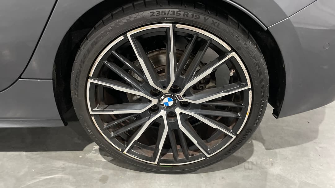 2020 BMW 1 18i M Sport, Automatic, 28858 km, Left Rear Wheel