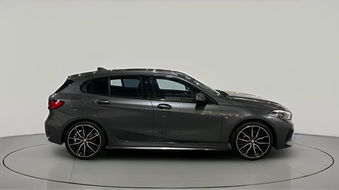 2020 BMW 1 18i M Sport, Automatic, 28858 km, Right Side View