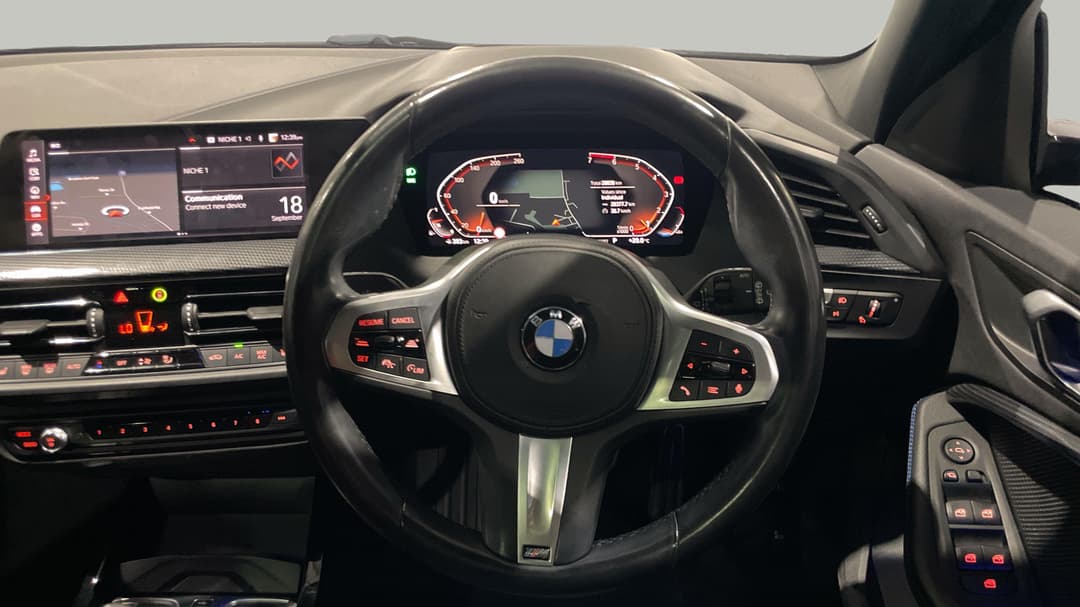 2020 BMW 1 18i M Sport, Automatic, 28858 km, Steering Wheel Close-up