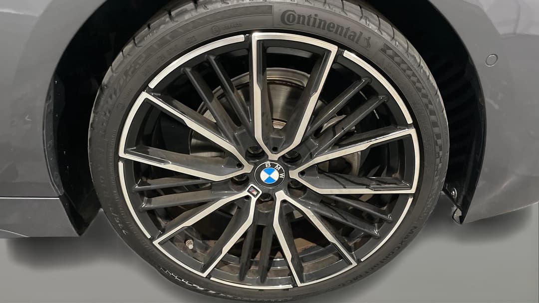 2020 BMW 1 18i M Sport, Automatic, 28858 km, Right Front Wheel