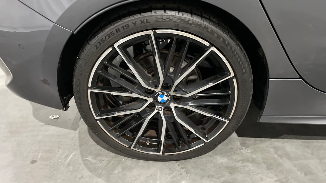 2020 BMW 1 18i M Sport, Automatic, 28858 km, Right Rear Wheel