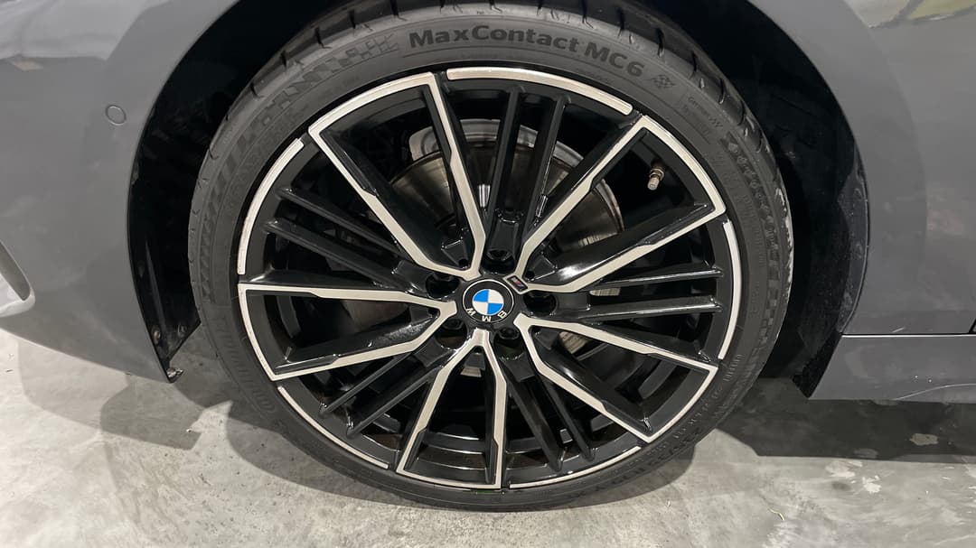 2020 BMW 1 18i M Sport, Automatic, 28858 km, Left Front Wheel