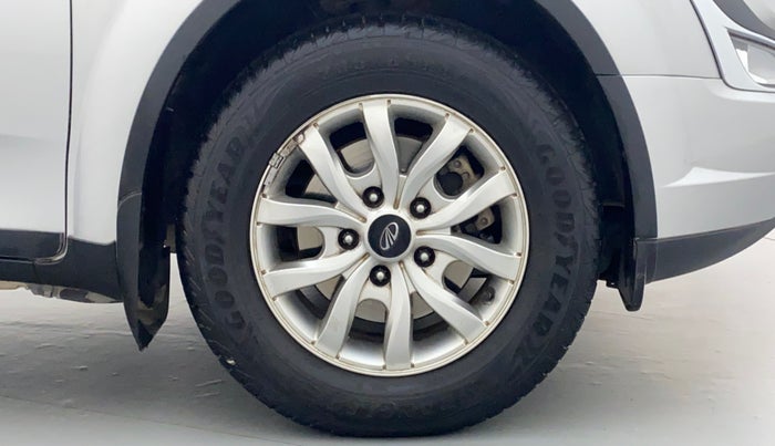 2018 Mahindra XUV500 W9, Diesel, Manual, 46,467 km, Right Front Wheel