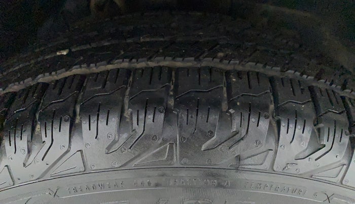 2018 Mahindra XUV500 W9, Diesel, Manual, 46,467 km, Right Front Tyre Tread