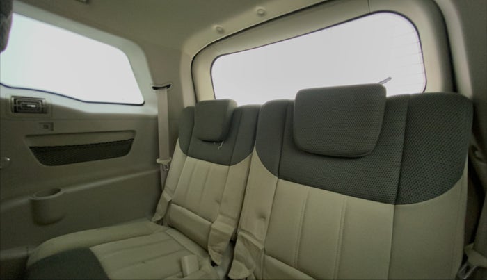 2018 Mahindra XUV500 W9, Diesel, Manual, 46,467 km, Third Seat Row ( optional )
