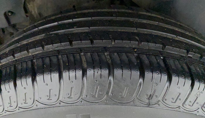 2018 Mahindra XUV500 W9, Diesel, Manual, 46,467 km, Right Rear Tyre Tread