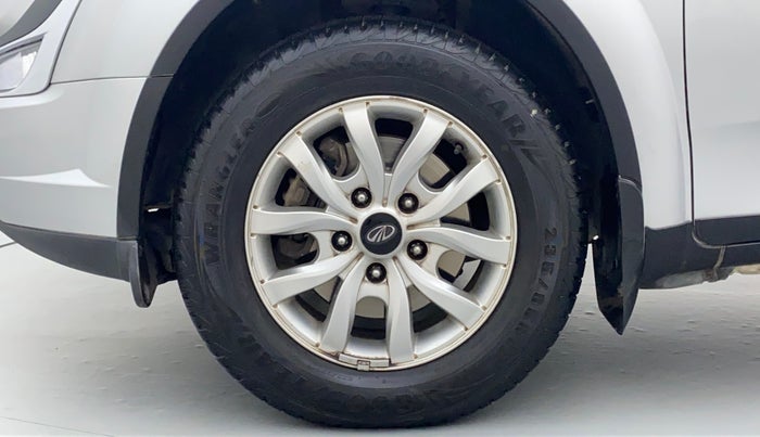 2018 Mahindra XUV500 W9, Diesel, Manual, 46,467 km, Left Front Wheel