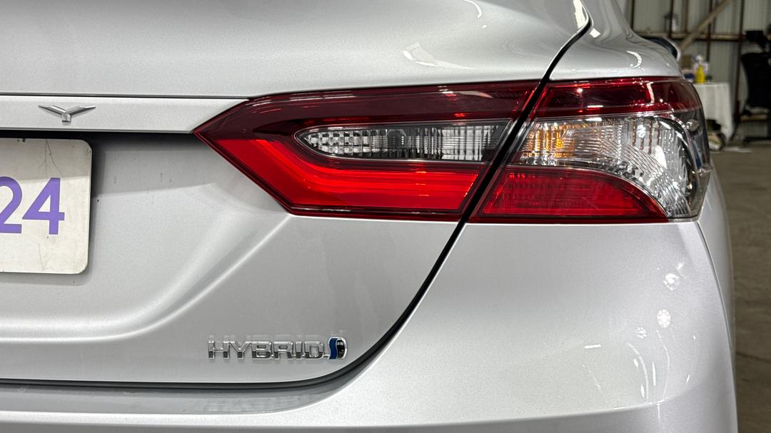 2023 Toyota Camry Ascent Hybrid, Automatic, 22344 km, Badge (Boot Right Side)