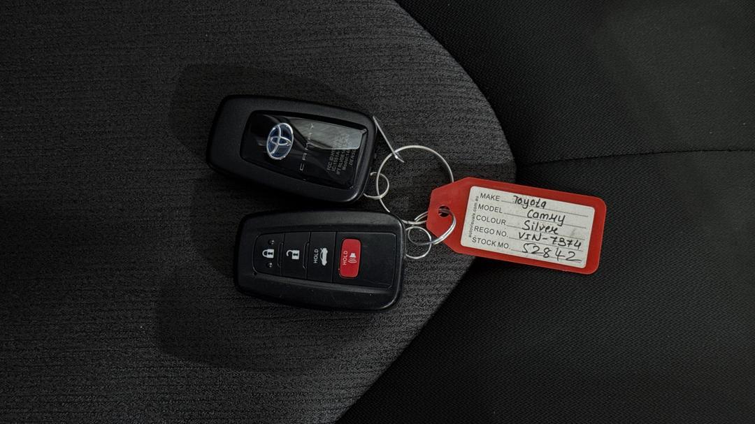 2023 Toyota Camry Ascent Hybrid, Automatic, 22344 km, Key Close-up