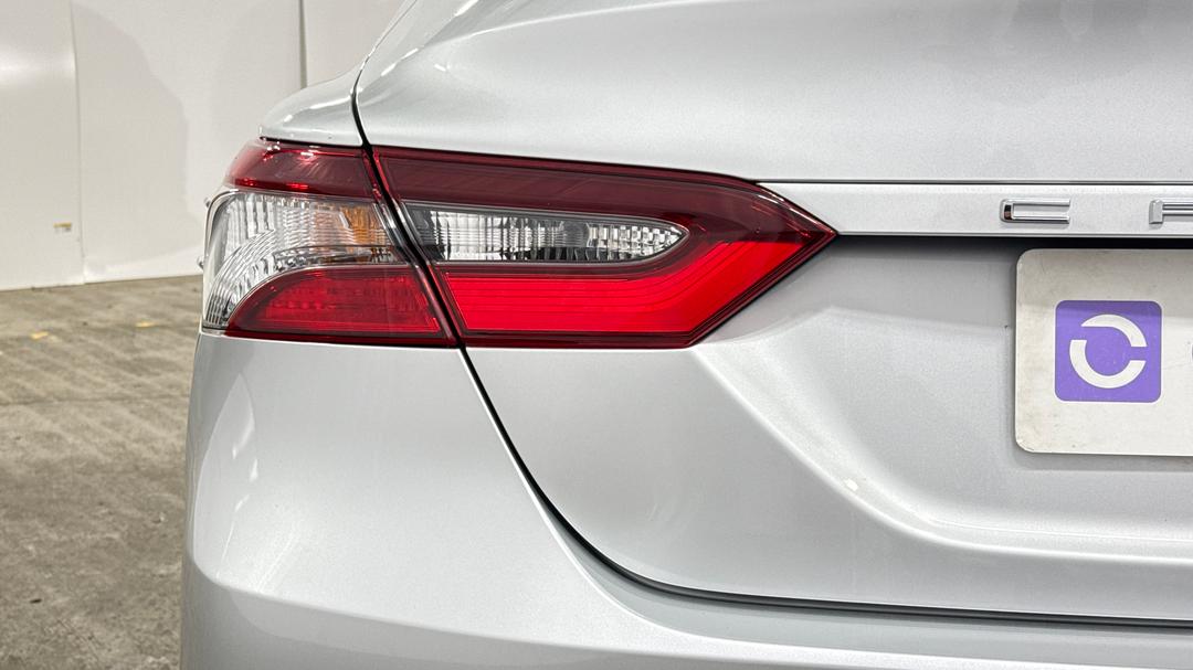 2023 Toyota Camry Ascent Hybrid, Automatic, 22344 km, Badge (Boot Left Side)