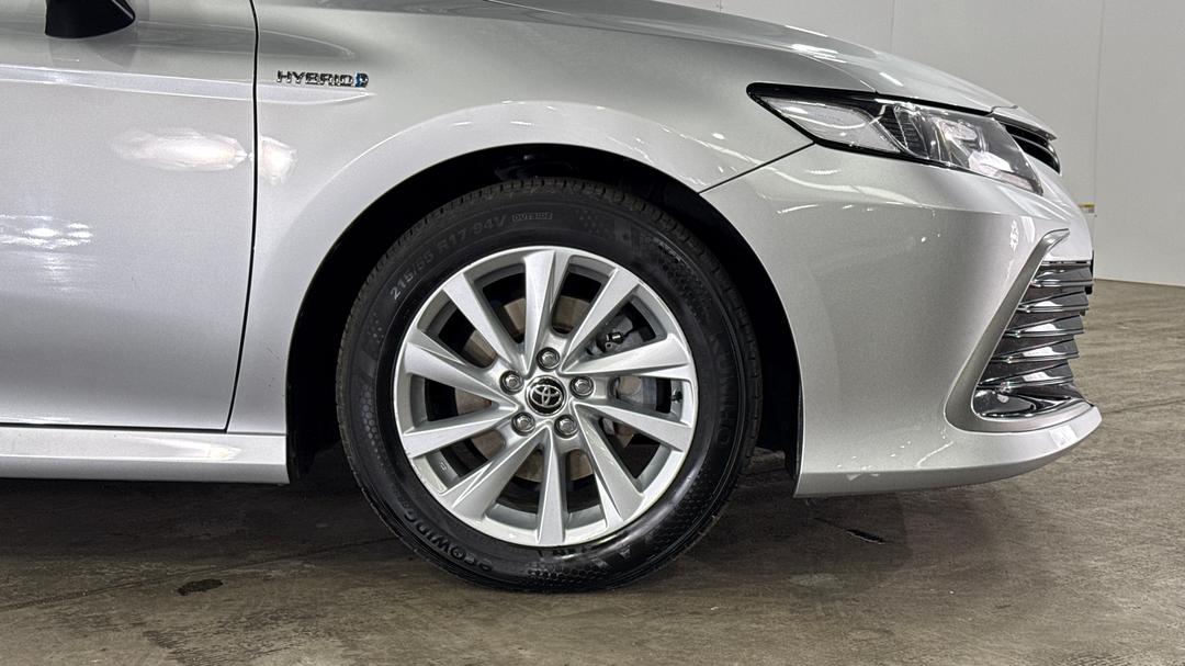 2023 Toyota Camry Ascent Hybrid, Automatic, 22344 km, Right Front Wheel