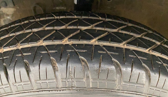 2014 Maruti Swift Dzire VDI, Diesel, Manual, 74,977 km, Left Front Tyre Tread
