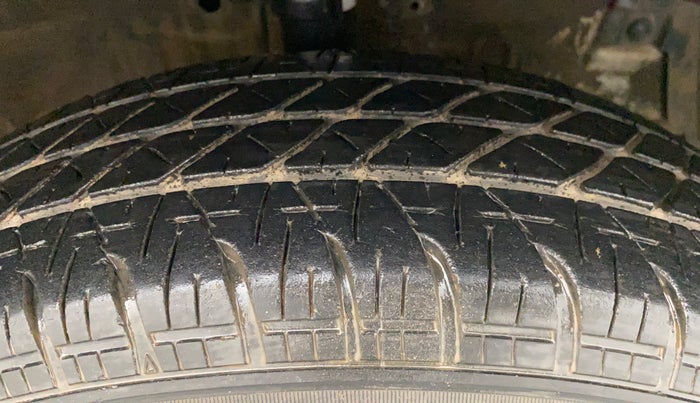 2014 Maruti Swift Dzire VDI, Diesel, Manual, 74,977 km, Right Front Tyre Tread