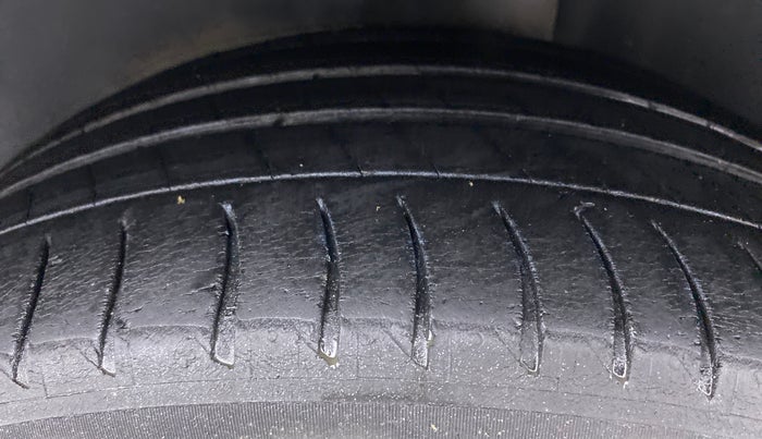 2017 Volkswagen Ameo HIGHLINE 1.5, Diesel, Manual, 29,050 km, Left Rear Tyre Tread