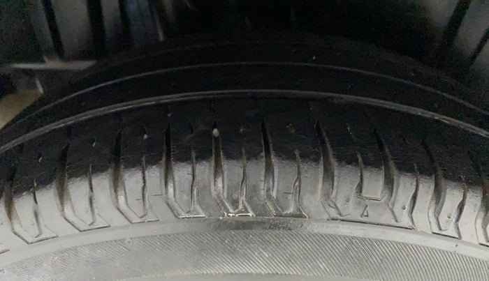 2019 Maruti XL6 ALPHA AT, Petrol, Automatic, 35,877 km, Right Rear Tyre Tread