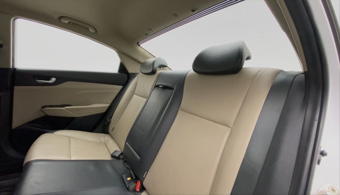 2017 Hyundai Verna 1.6 VTVT SX (O) AT, CNG, Automatic, 37,195 km, Right Side Rear Door Cabin