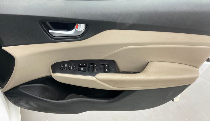 2017 Hyundai Verna 1.6 VTVT SX (O) AT, CNG, Automatic, 37,195 km, Driver Side Door Panels Control