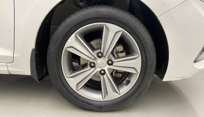 2017 Hyundai Verna 1.6 VTVT SX (O) AT, CNG, Automatic, 37,195 km, Right Front Wheel