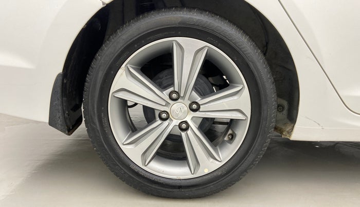 2017 Hyundai Verna 1.6 VTVT SX (O) AT, CNG, Automatic, 37,195 km, Right Rear Wheel